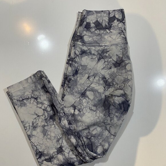 Lululemon Shibori Leggings 23" - Picture 4 of 4